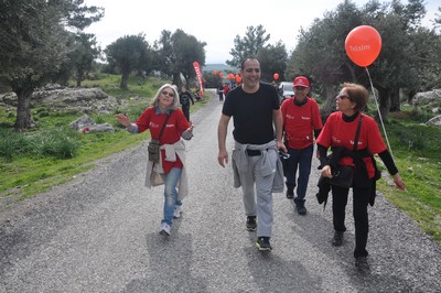 Kansere karşı tek yürek Orkide yürüyüşü