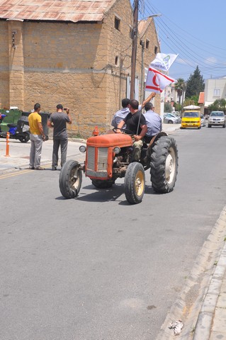 Çiftçiler Lefkoşa'yı kuşattı