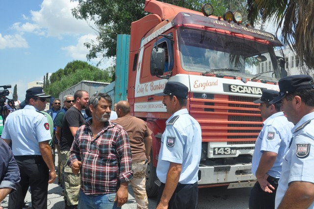 Çiftçiler Lefkoşa'yı kuşattı