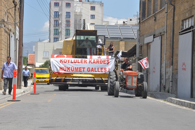 Çiftçiler Lefkoşa'yı kuşattı