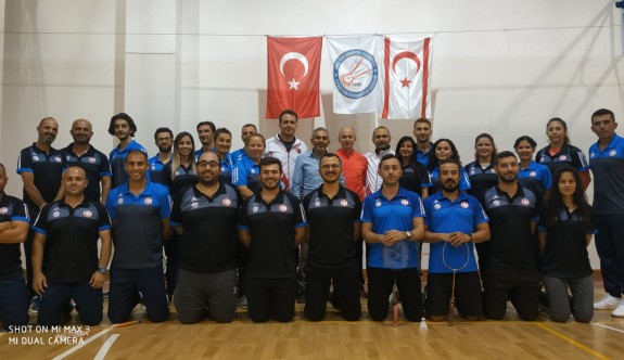 Badmintonda kurs devam ediyor