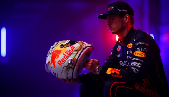 Verstappen, RedBull ile sözleşmesini uzattı