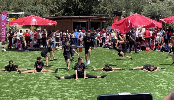 Cimnastikçiler, Orkide Yürüyüşüne renk kattı