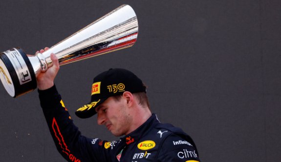 İspanya'da Verstappen sevindi