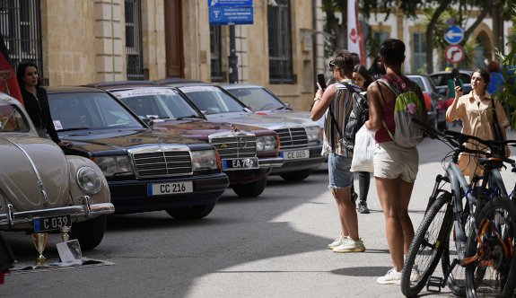 12.Telsim Klasik Otomobil Sergisi ile Surlariçi renklendi