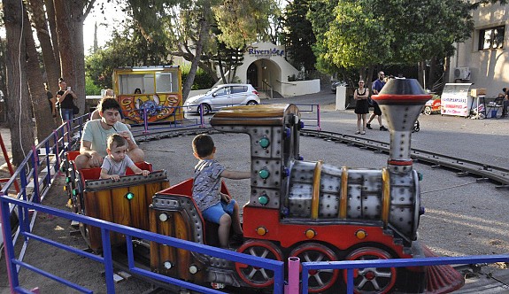 Minikler, Riverside LunaPark’ta bayram etti