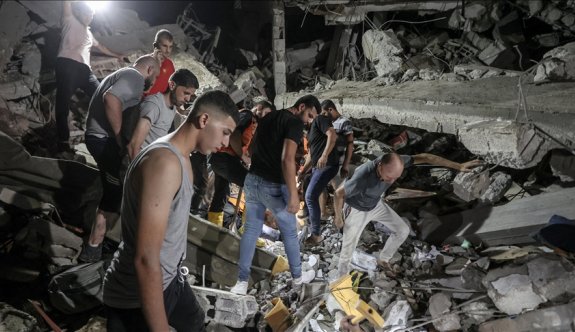 İsrail'in Gazze'de sivillerin sığındığı tarihi kiliseye saldırısında 8 kişi öldü