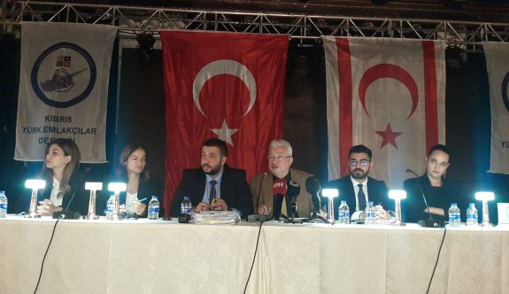 Emlakçılar Derneği Girne'de geniş katılımlı toplantı yaptı