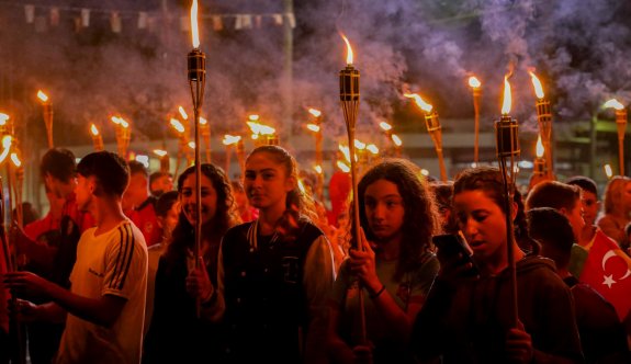 İskele’de Cumhuriyet yürüyüşü ve fener alayı yapıldı