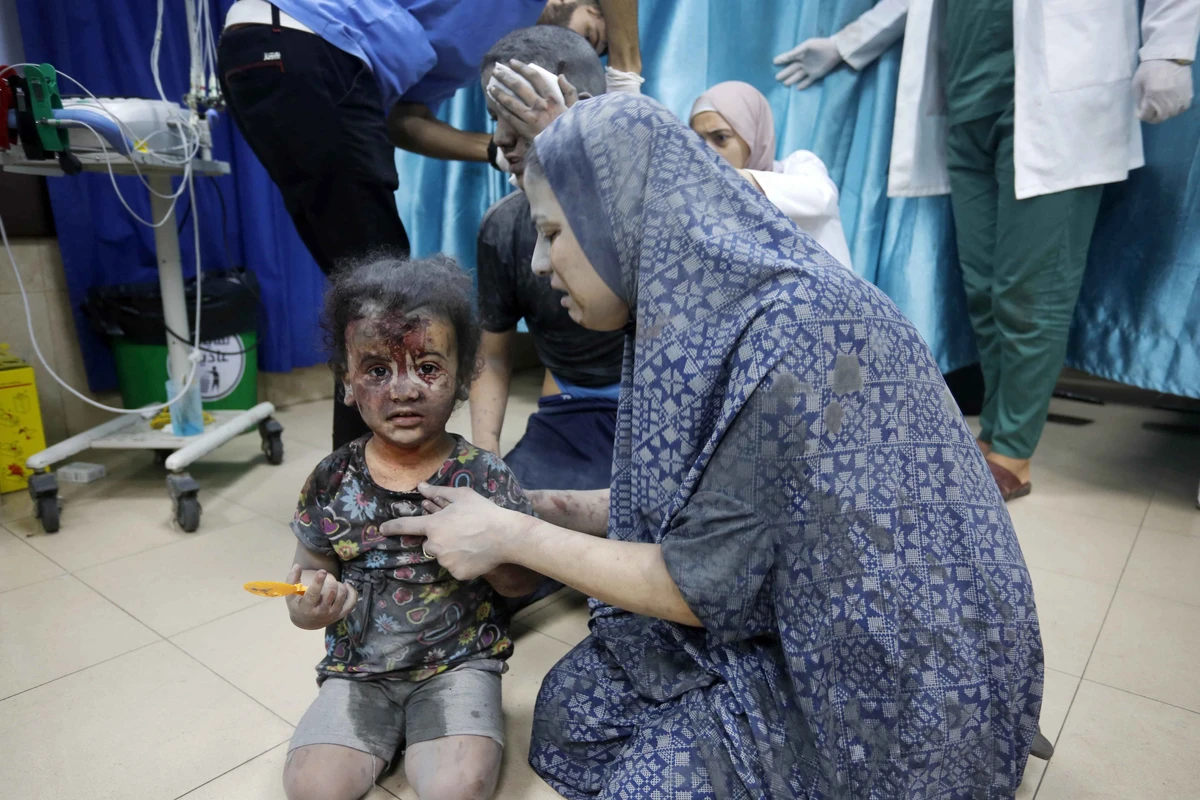 İsrail, Gazze'de çocuk hastanesini bombaladı