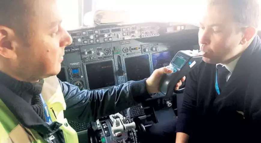 Pilotlara uçuş öncesi alkol testi