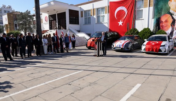 TBMM tarafından Cumhuriyet Meclisi’ne hibe edilen 3 araç, basın ve bilgisayar ekipmanlarının teslim töreni yapıldı.