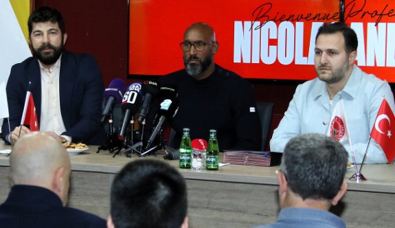 Anelka, Ümraniyespor'a imzayı attı