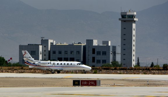 Hava trafik kontrolörlerinden eylem uyarısı