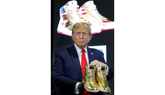 Trump, cezasını ayakkabı satarak ödeyecek