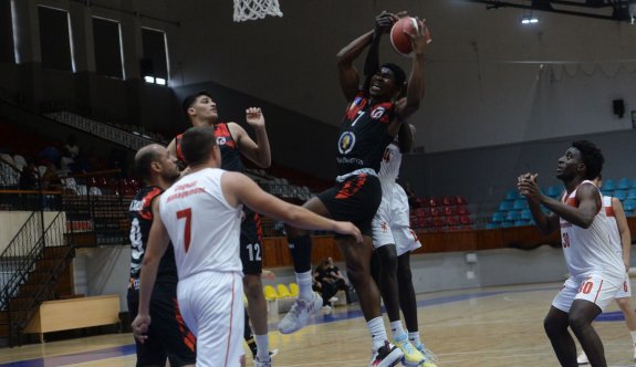 Gençler Birliği farklı galip: 65-88