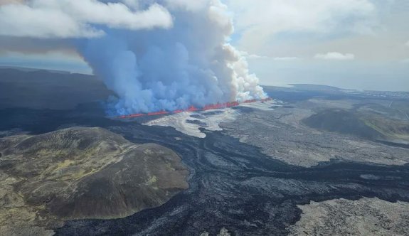 İzlanda'da alarm: Yanardağdaki çatlak büyüyor!