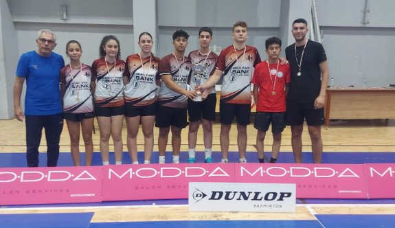 Badminton Carlton Yıldızlar Ligi şampiyonu YDÜ