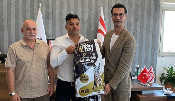 Lapta Alsancak Çamlıbel Belediyesi’ne 1 ton hayvan maması bağışlandı