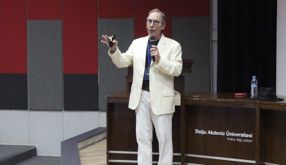 Teorik Fizikçi ve Kozmolog Prof. Dr. Krauss DAÜ’de seminer verdi