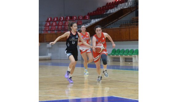 U 16 Kadınlarda Levent galip