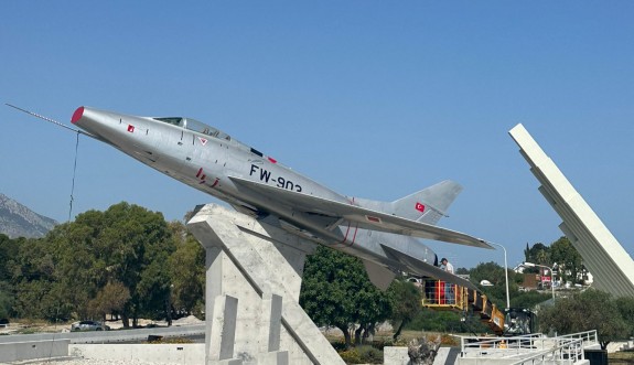 Yavuz Çıkarma’ya tarihi savaş uçağı