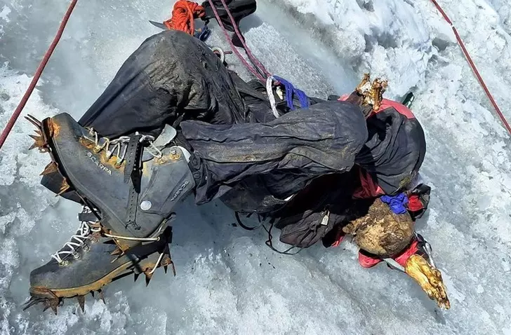 Buzulların çekilmesiyle ortaya çıktı! Kayıp dağcı 22 yıl sonra bulundu