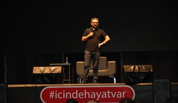 Hafta sonlarının vazgeçilmez mekanı Moe açık hava sahnesi