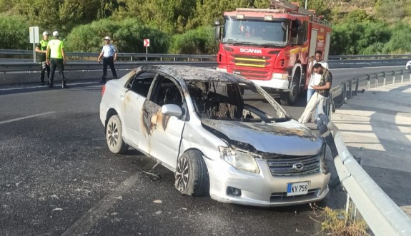 Kaza yapan araç alev aldı, sürücüsü yaralandı