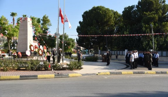 Şehitler Anıtına çelenk sunuldu