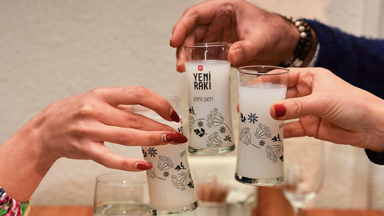 Türkiye'de rakı, KKTC’den 261 TL daha pahalı