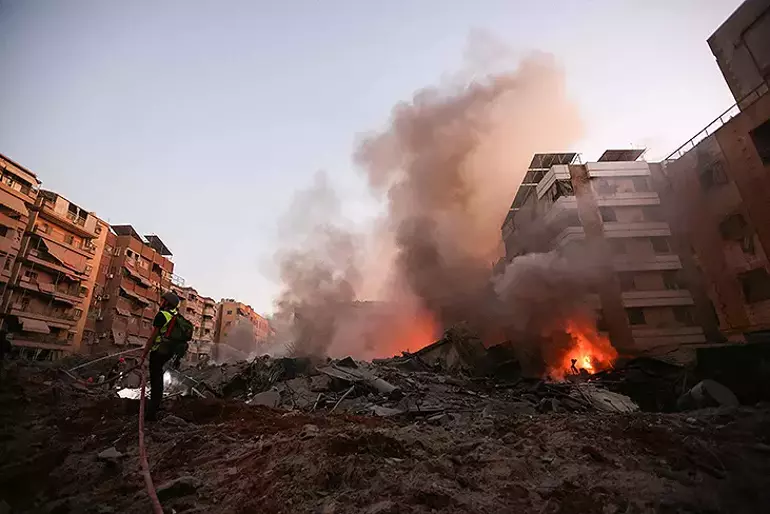 Beyrut'a yoğun bombardıman