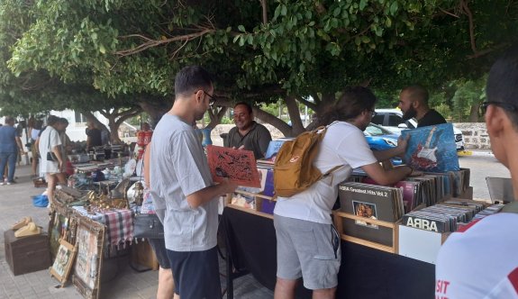 Girne'de antika pazarına yoğun ilgi