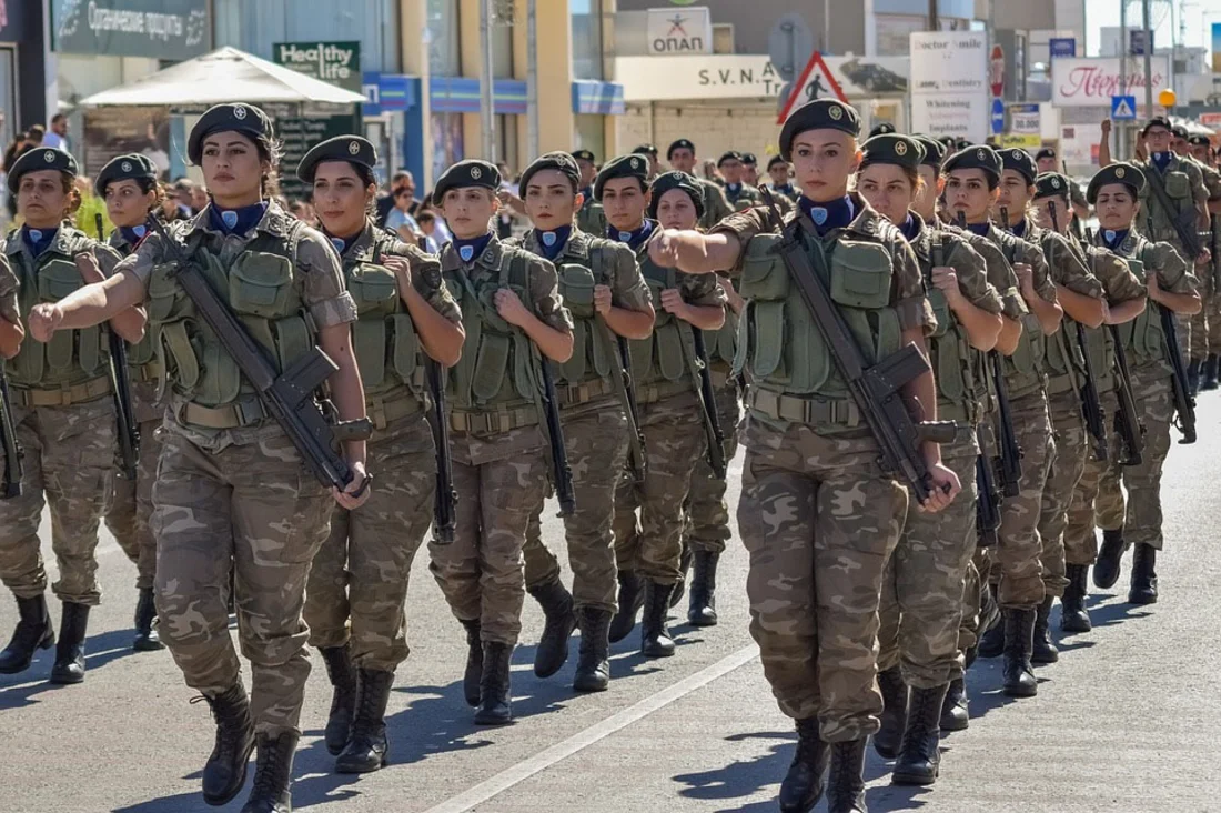 "Kadınların orduya katılımı, savunmayı güçlendirir"