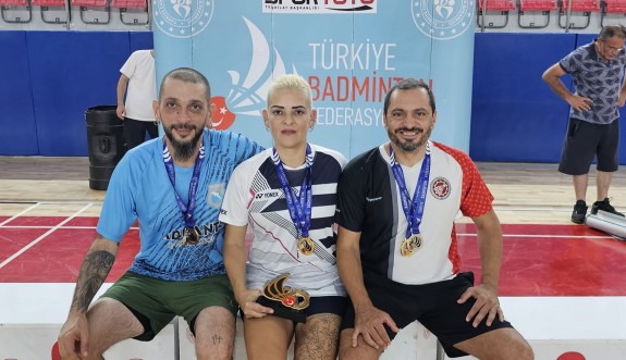 Master Badmintoncular Antalya’dan madalyalarla döndü