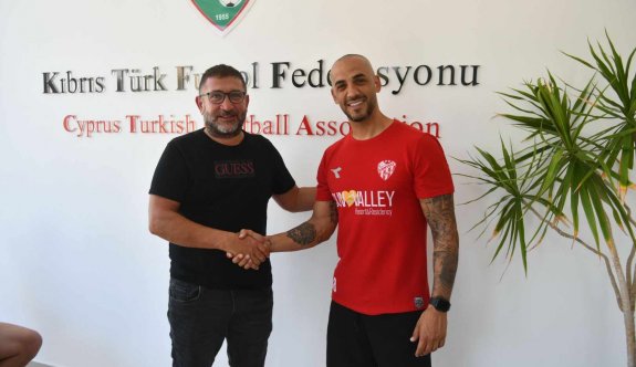 Yerli transferde son gün imzaları atıldı