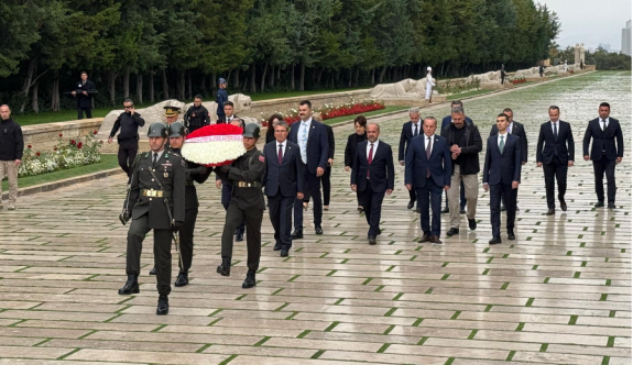 Başbakan Üstel Anıtkabir’i ziyaret etti