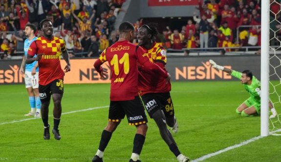 Göztepe, Trabzonspor'u 10 kişiyle yıktı