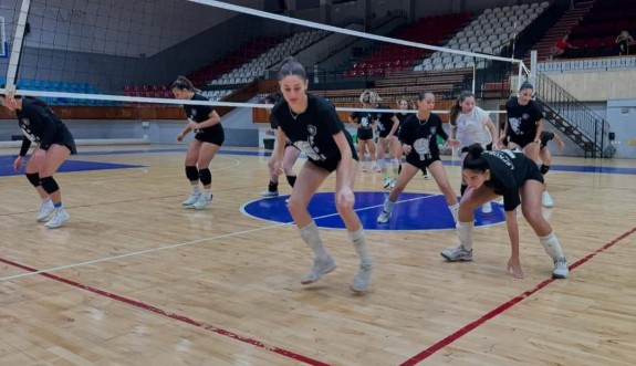 Lefkoşa Voleybol Akademi A Takımı ilk antrenmanına çıktı