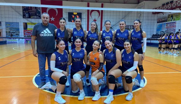 Royal Boya Lefkoşa Voleybol Akademi’nden ilk galibiyet