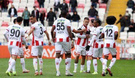 Sivasspor 3 puanı 3 golle aldı