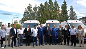 İş insanlarından üç ambulans bağışı